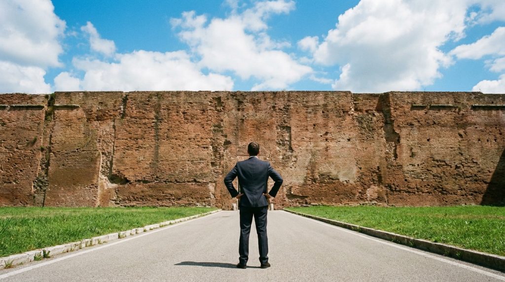 立ちはだかる壁